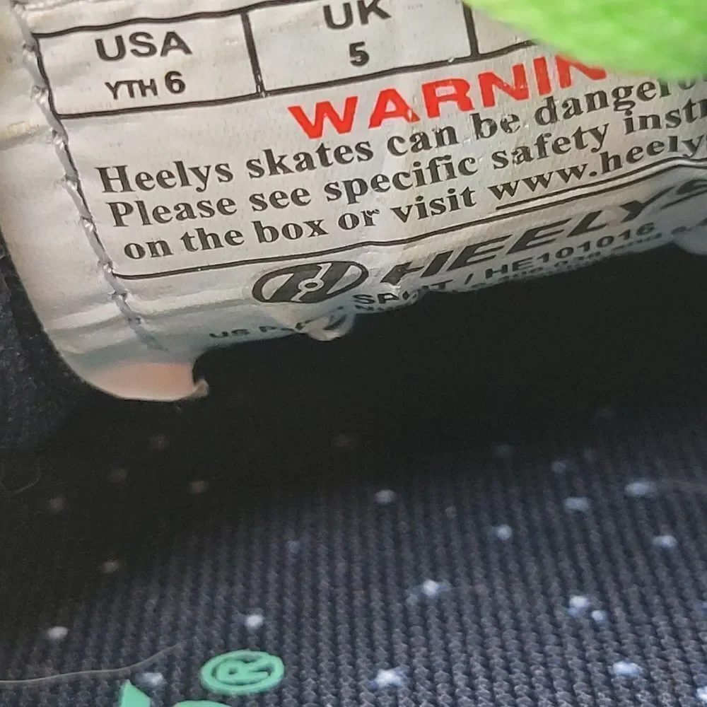 HEELYS Split Glow Wheely Skate Shoes Size 6 Glow In Dark Moon Stars